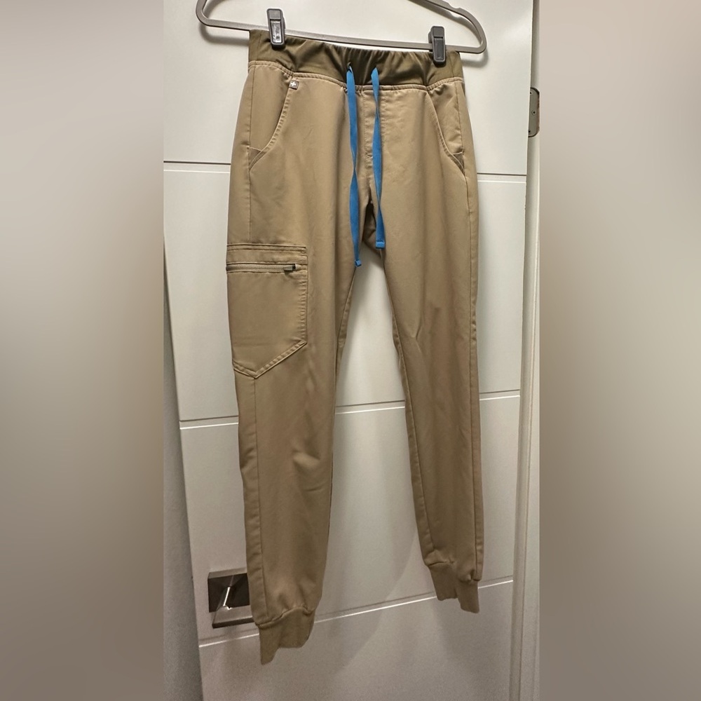 Small figs joggers/ sandstone
